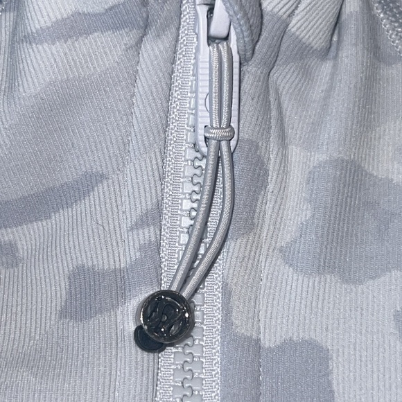 2133. Lululemon Define Jacket *Luxtreme - Picture 5 of 6